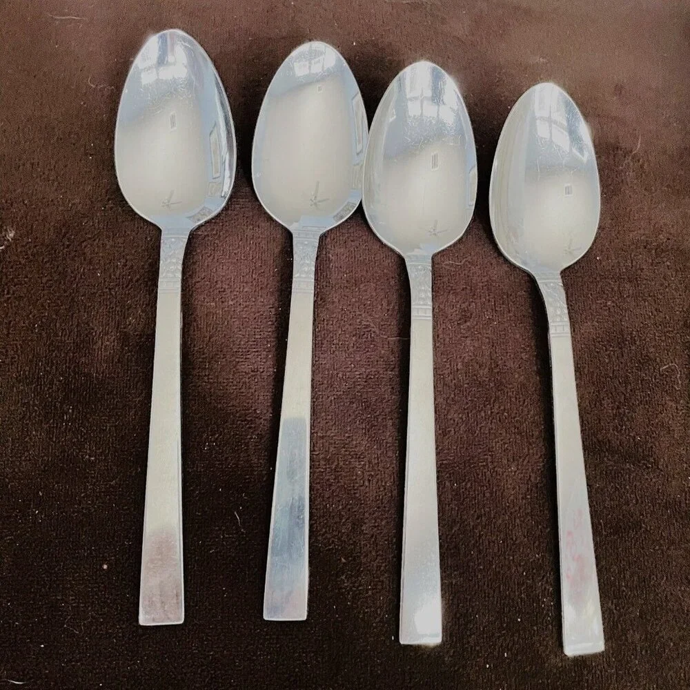 WM A ROGERS Stainless Northland Pattern Teaspoons Set of 4